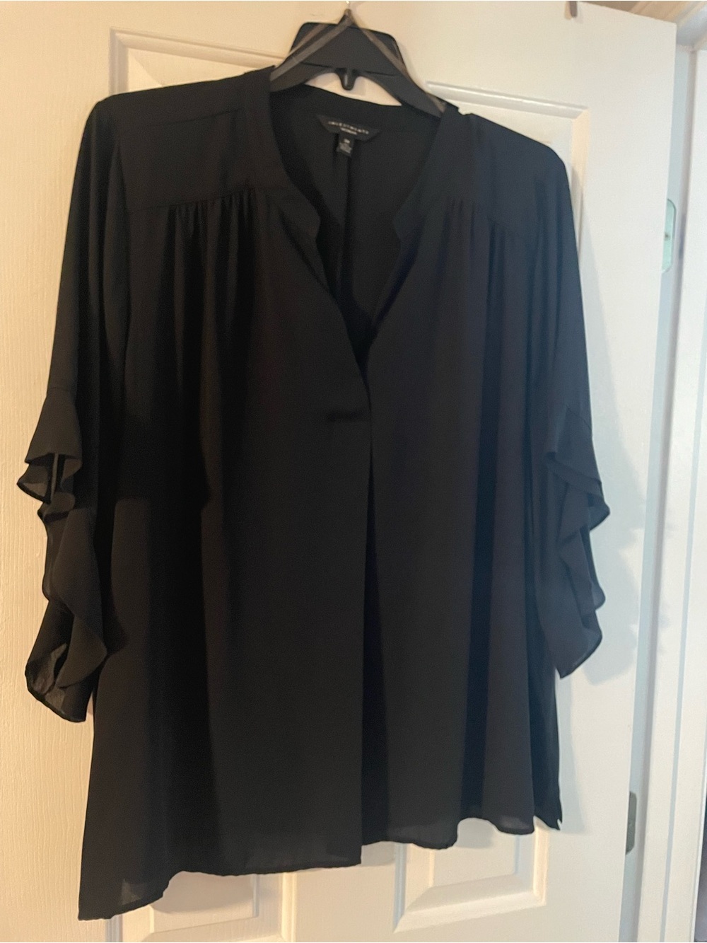Flowy Black Ruffle-Sleeve Women's Top Investments size 3X